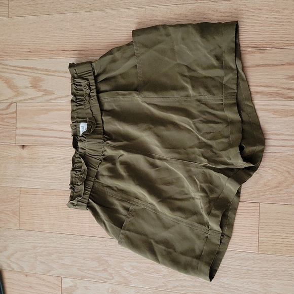 Aritzia Wilfred silk shorts brand new - Picture 1 of 3